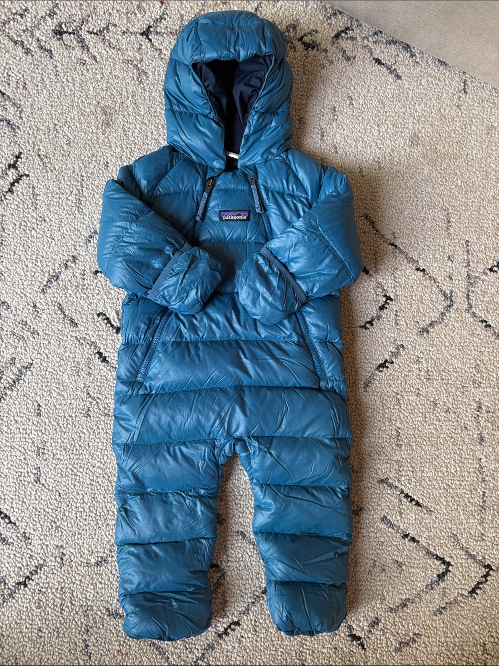 Patagonia Snowsuit 6-12 m Like new